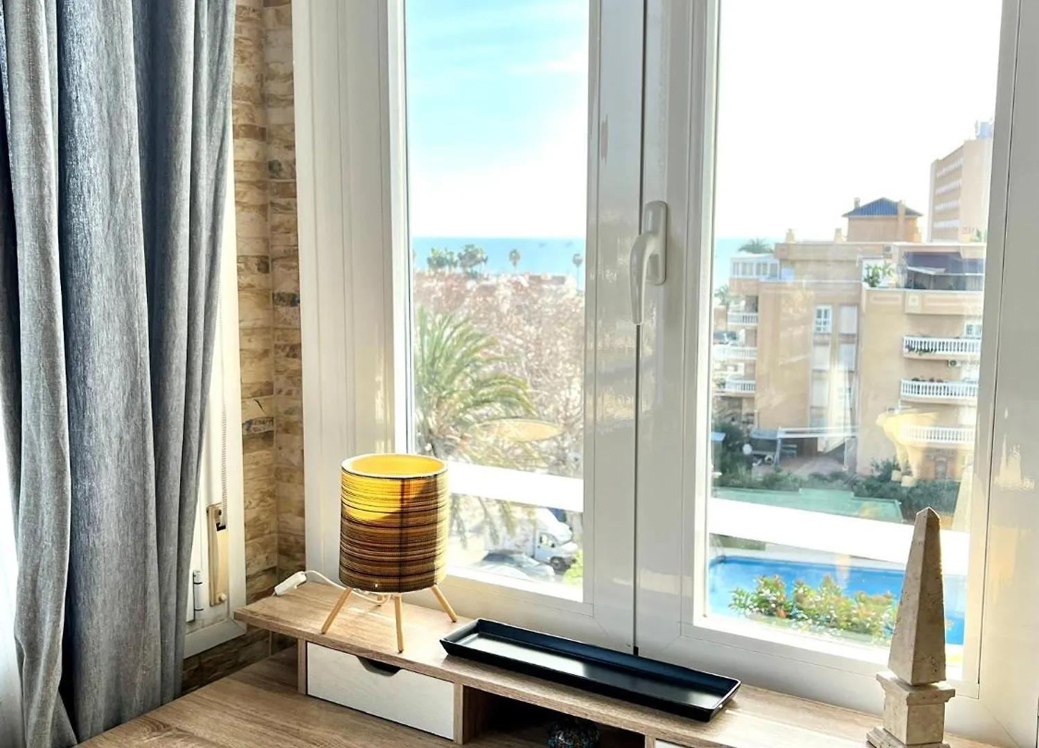 Espectacular Apartamento Junto Al Mar, Con Piscina En Malaga