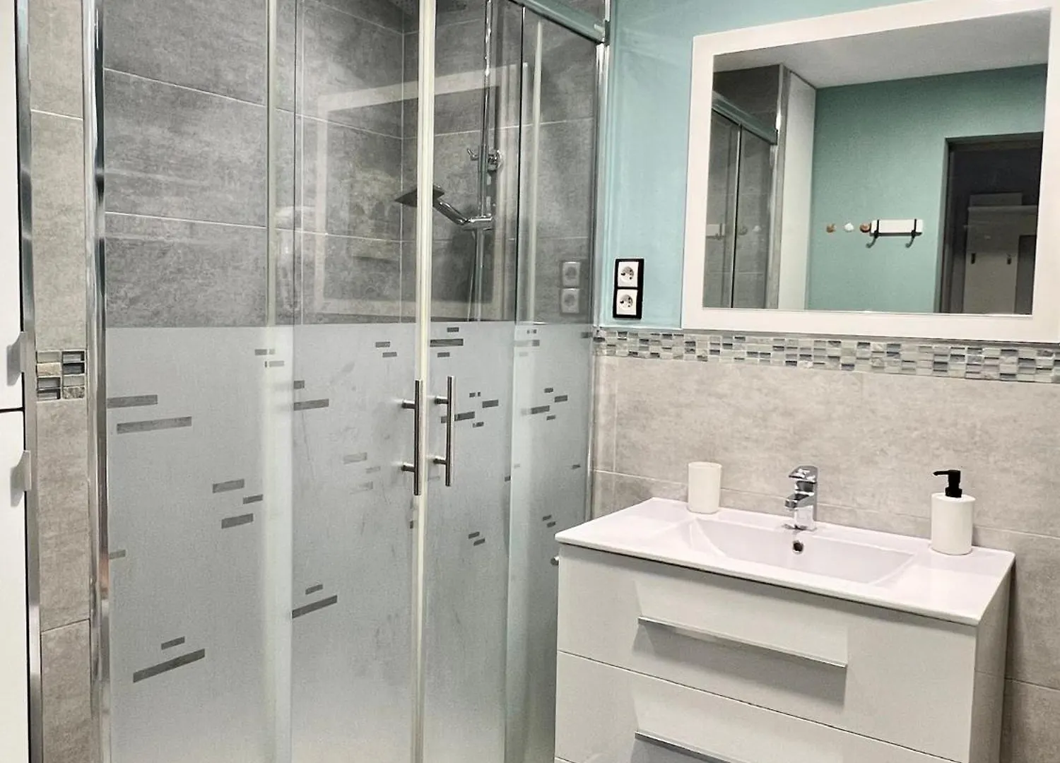 Espectacular Apartamento Junto Al Mar, Con Piscina En Malaga