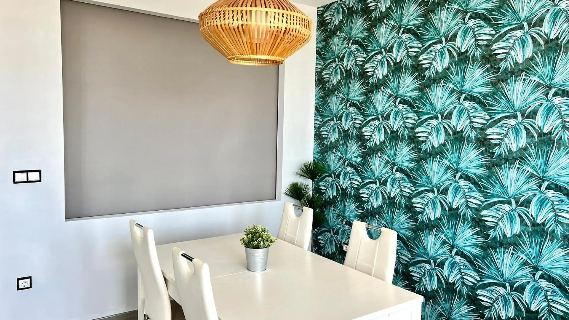 Espectacular Apartamento Junto Al Mar, Con Piscina En Malaga 0*,