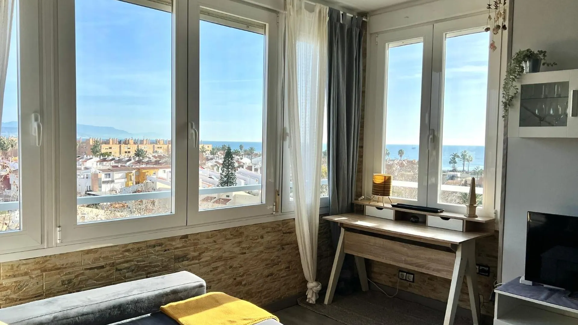 Espectacular Apartamento Junto Al Mar, Con Piscina En Malaga 0*,