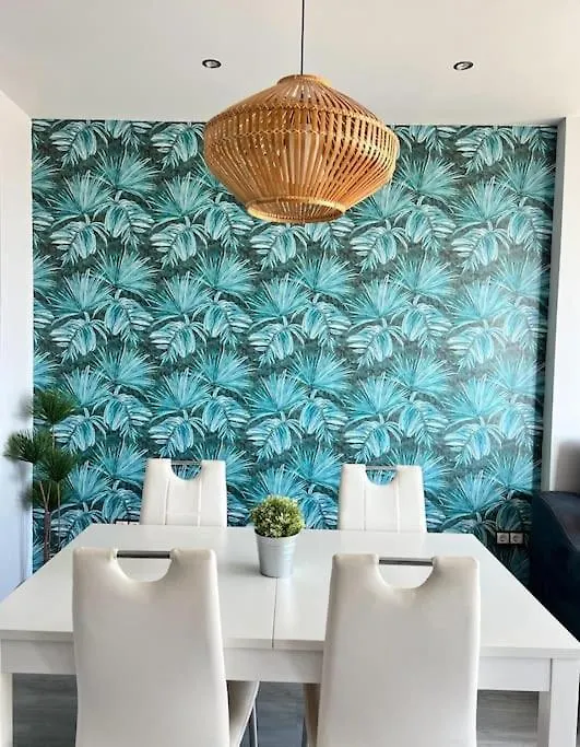 Espectacular Apartamento Junto Al Mar, Con Piscina En Malaga