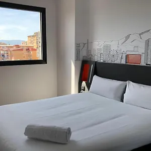 بيت ضيافة Easyhotel Centre, مالقة